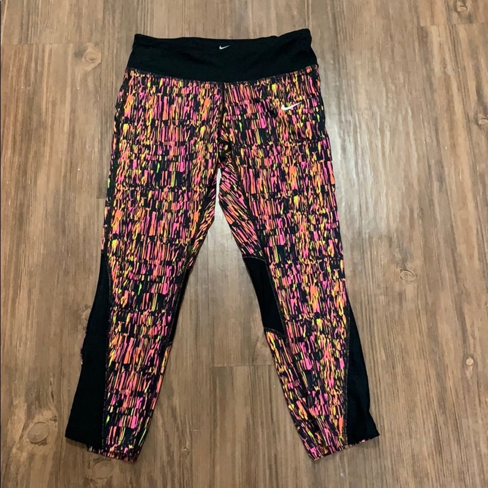 Cute Nike cropped leggings!